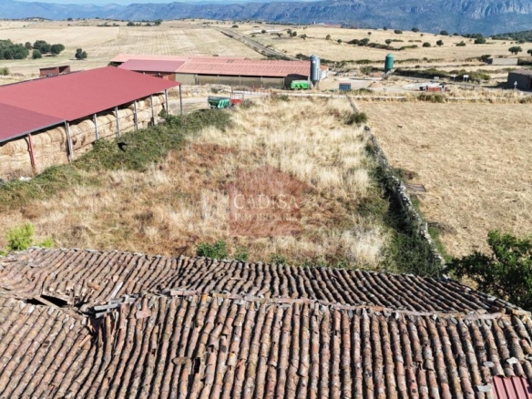 AMPLIA CASA EN HINOJOSA DE DUERO. REF 4134