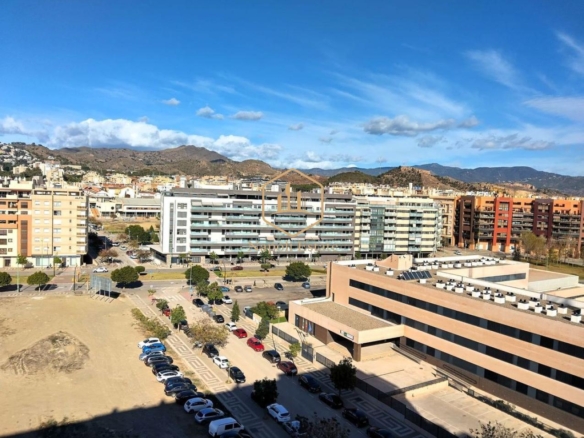 ALQUILER DE VIVIENDA DE 3 DORMITORIOS EN TEATINOS – MÁLAGA