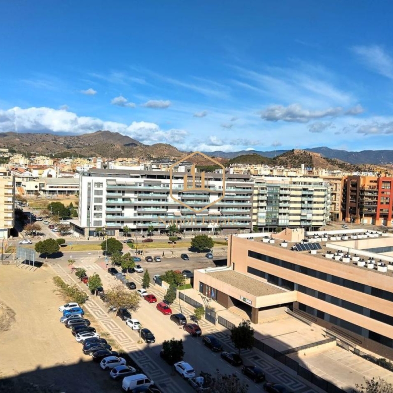 ALQUILER DE VIVIENDA DE 3 DORMITORIOS EN TEATINOS – MÁLAGA