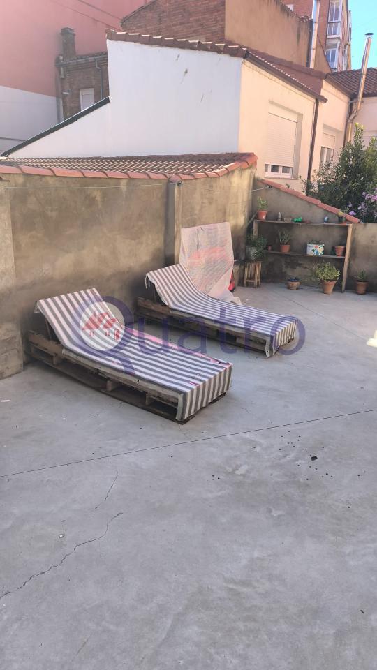 Piso en alquiler con gran patio en la zona de San Mamés