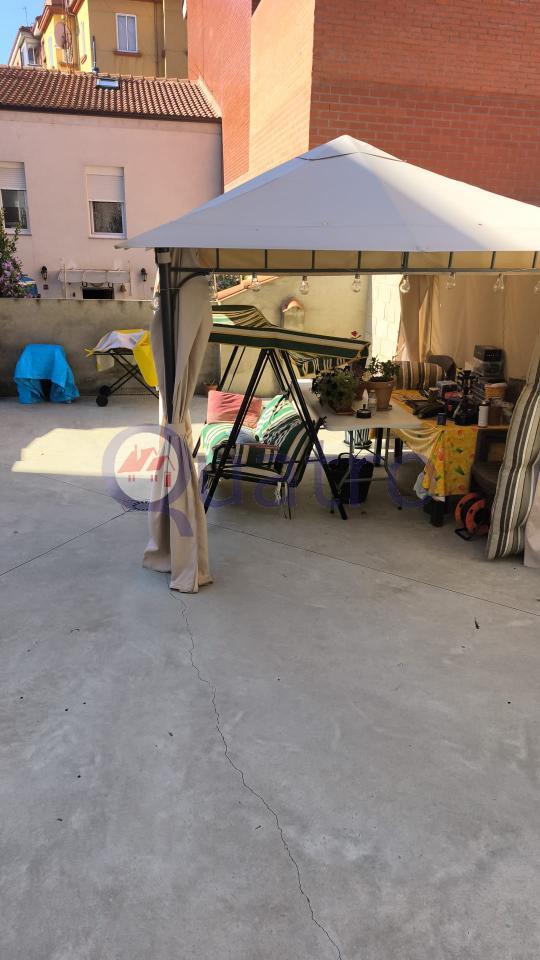 Piso en alquiler con gran patio en la zona de San Mamés